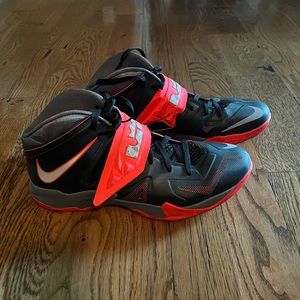 Lebron Nike Zoom Soldier VII